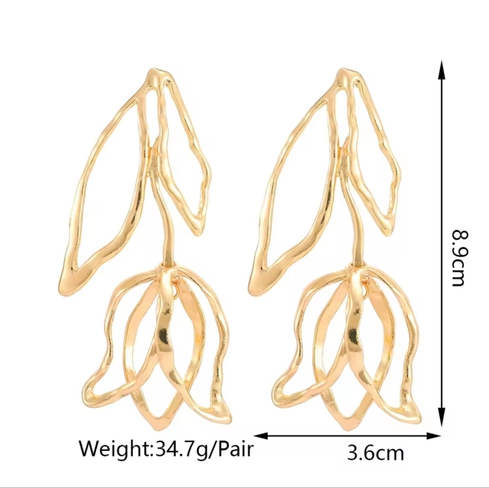 Elegant Gold Drop Earrings - Picture 7 of 7
